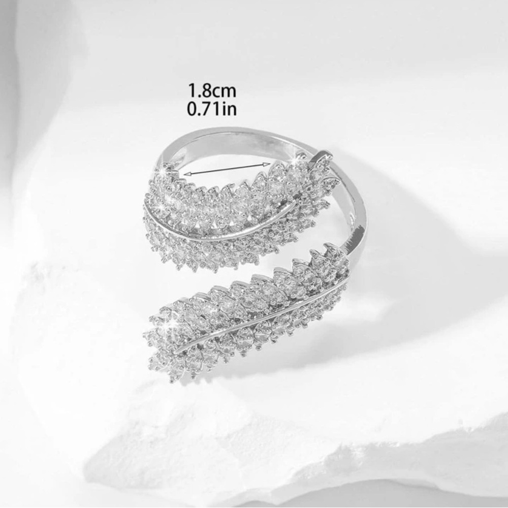 - Ring - Picture 3 of 6